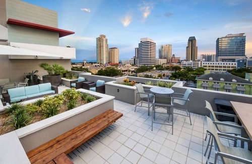 St. Petersburg - Clearwater Apartment | Cottonwood Bayview #804