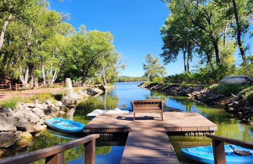 Pinetop-Lakeside Cabin | Cottonwoods Cabin at Lazy Oaks Resort- Lake View!