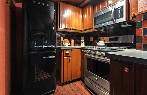 Idyllwild Cabin | Coulter Pine by Freewyld l Charming Cabin for Two