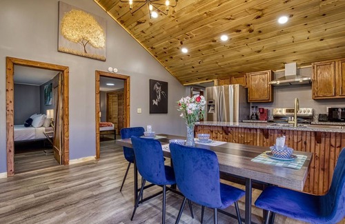 Kodak Cabin | Country Cabin Fence Area for Dogs Hot Tub Games