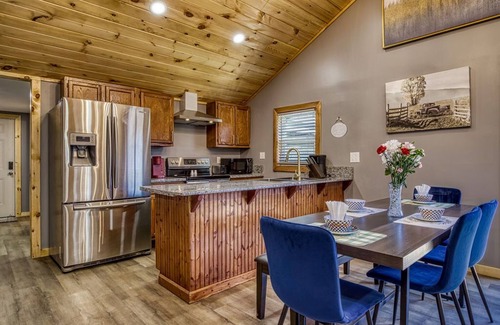 Kodak Cabin | Country Cabin Fence Area for Dogs Hot Tub Games