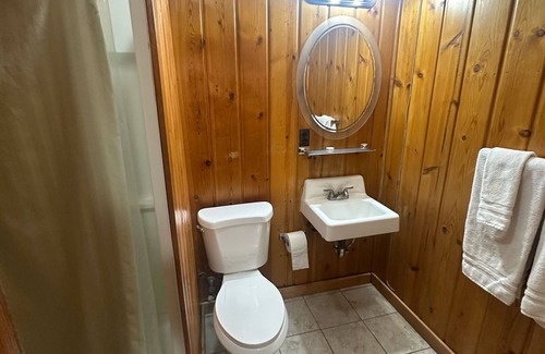 Quincy Hotel | Country Cabin Motel