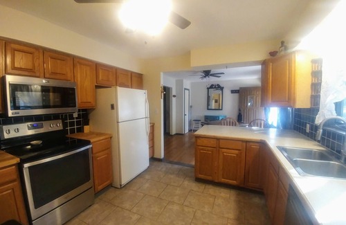 Manhattan House | Country charm less than 1 mile from Bill Snyder Family Stadium