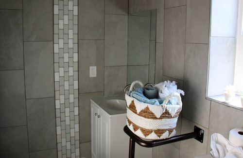 Caldwell Apartment | Country Charm with freeway access