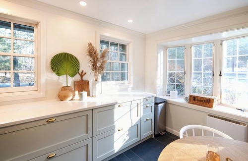 Mount Marion House | Country Charm with Modern Comfort in Saugertiesn