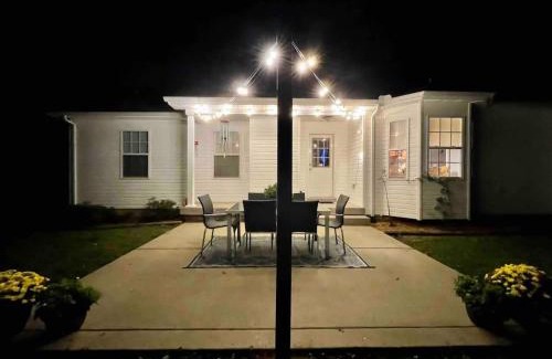 Pleasant View House | Country Chic- 4 BR Home-Quiet Country Road