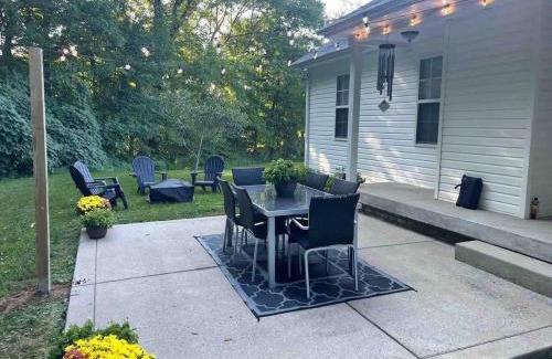 Pleasant View House | Country Chic- 4 BR Home-Quiet Country Road