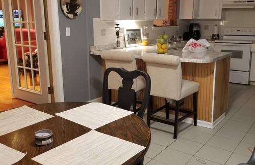 Albany House | Country Chic - Great for Relaxing and Entertaining