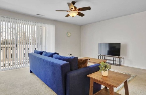 Kalamazoo Apartment | Country Club C6 · 2 bdrm Apt w/ free parking in heart of Kalamazoo