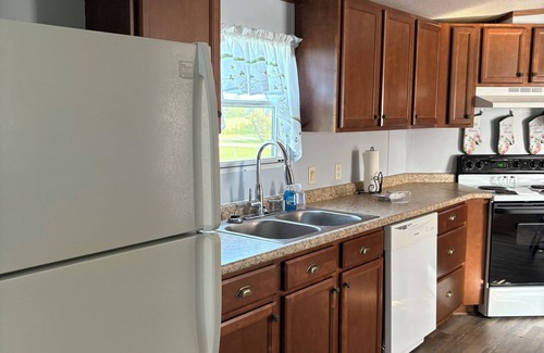 Benton House | Country Comfort Vacation Rental, family friends and your boat we have the space.