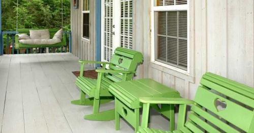 Newport House | Country Cottage - 2 Bedrooms, 1 Baths, Sleeps 6 cabin