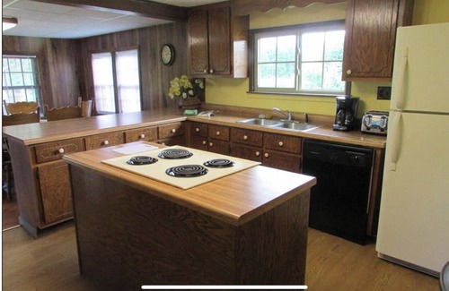 Cedar Bluff House | Country Cottage across the road from Weiss Lake- “Dandelion Cottage”