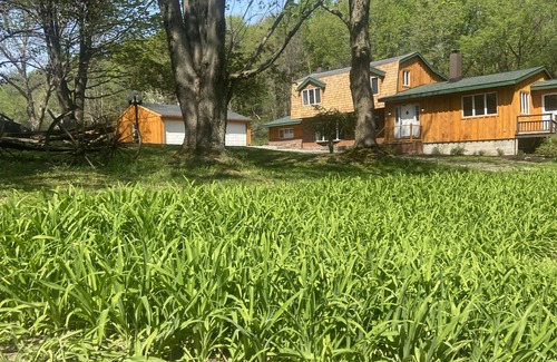 LaFayette House | Country Cottage Finger Lakes Region Destination Getaway