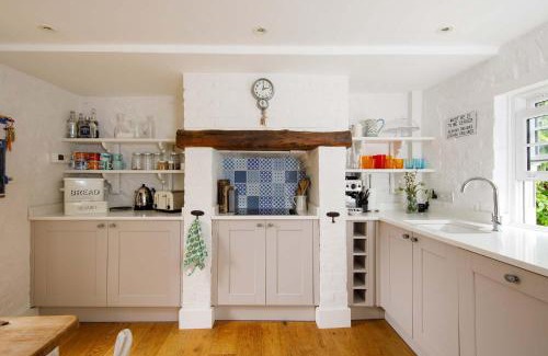 Sidlesham House | Country cottage in pretty village quay views