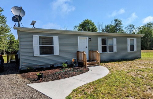 Fennville House | Country Cottage on the Lakeshore-Few Minutes from Beach