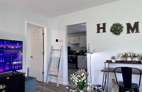 Eastpointe House | Country Cottage Ranch Extended Stays - Central Location- 58”TV 600 wifi
