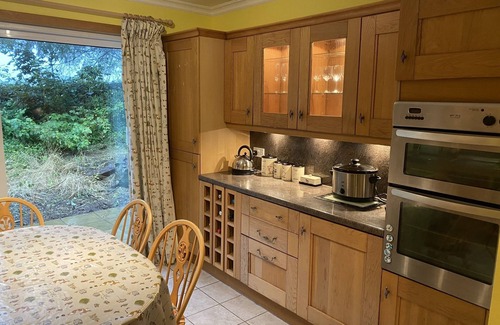 Thornhill Cottage | Country Cottage Sleeps 6 w/Hot Tub & Dog-Friendly