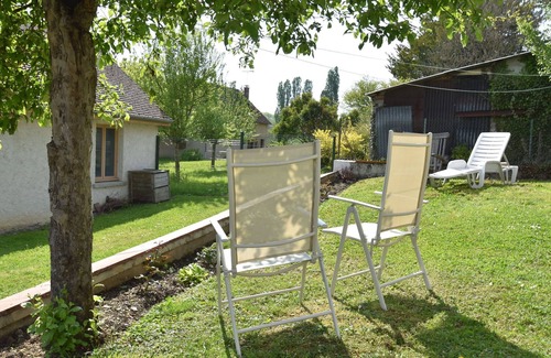Bligny Cottage | Country cottage with enclosed garden in Bligny