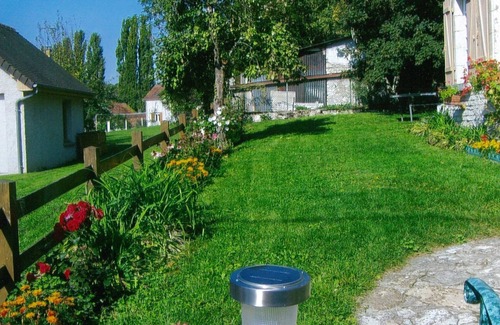 Bligny Cottage | Country cottage with enclosed garden in Bligny