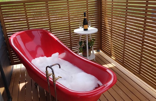 Katikati Cottage | Country Cottage with stunning view of the Tauranga Harbour and Pacific Ocean.