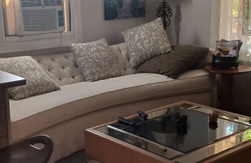 Hickory Apartment | Country Cozy, Like a Hotel, only better