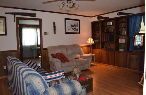 Cookeville House | Country Creek side Cottage; True Tennessee Easy Living Close to Everything $57