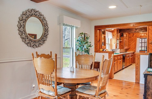Gilbertsville Cabin | Country Escape: Log Cabin Near Kentucky Lake!