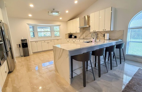 Lake Worth House | COUNTRY ESTATE IN QUIET UPSCALE COMMUNITY