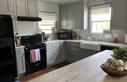 Linden House | Country Farmhouse close to Wineries, Restaurants, & Farm stands