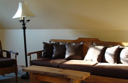Lexington Cabin | Country Garden King Suite at Heartstone Lodge