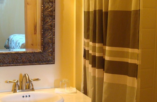 Lexington Cabin | Country Garden King Suite at Heartstone Lodge
