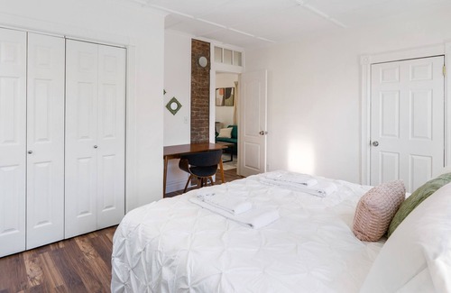 Poughkeepsie House | Country Getaway| Free parking | Centrally Located