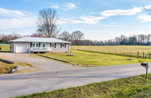Rising Fawn House | Country getaway with central AC, washer/dryer & patio