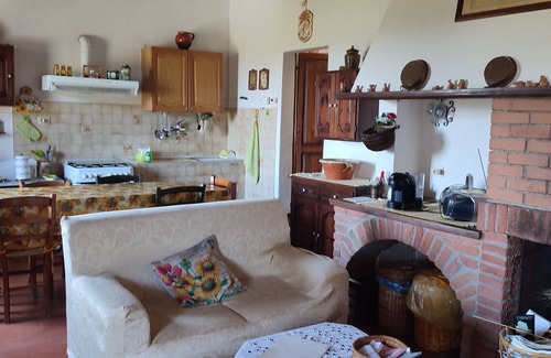 Castiglione del Lago House | Country house with large garden with pets allowed