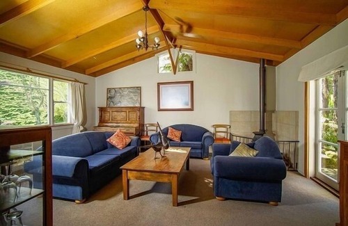 Tiniroto Cottage | Country hide away cottage in a picturesque stunning rural area.