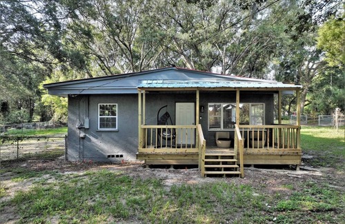 Weirsdale House | Country Hideaway near The Villages, Ocala & Springs