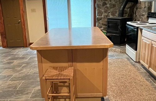 Sabinsville House | Country Hideaway - pets welcome