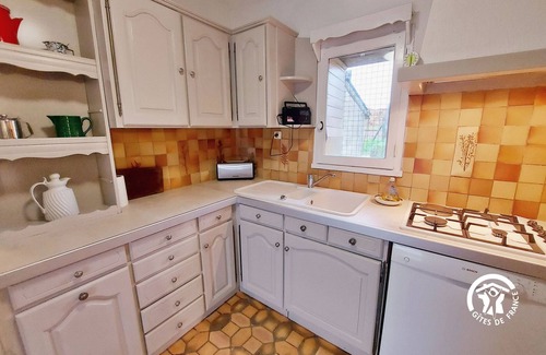 Saint-Aignan-sur-Roe Cottage | Country house with terrace and fireplace, accessible for PRM, near water activities