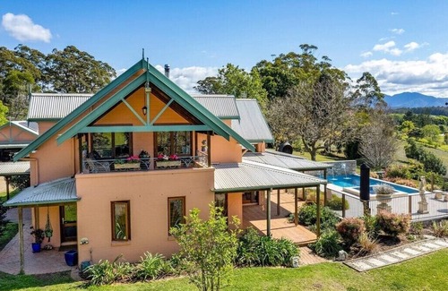 Fernmount House | Country home. Resort facilities. Private with views and pool.