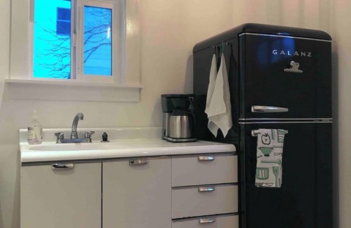 Fall City House | Country Home+ Tiny House: Sleeps 9; with WiFi and AC in adorable Fall City!