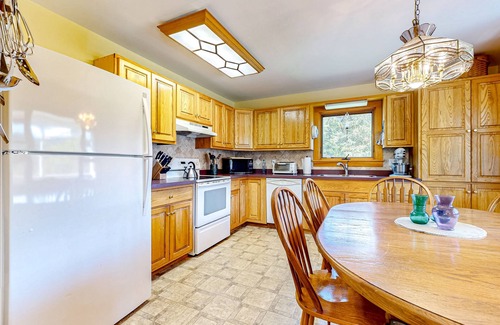 Wardsboro House | Country home with gorgeous property, porch & unobstructed mountain view
