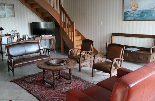 Saint-Remy-du-Plein House | Country house