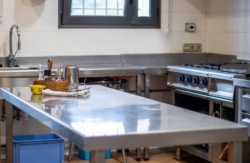 Vilanant House | Country house, 8 ensuitrooms, swimming pool,tennis