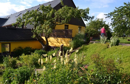 Gahlenz Apartment | Country house style, 80 m², sun terrace, playground, 2 bedrooms, up to 5 people
