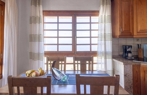 Mocanal House | Country House 'El Moral' with Sea View, Shared Terrace and Wi-Fi