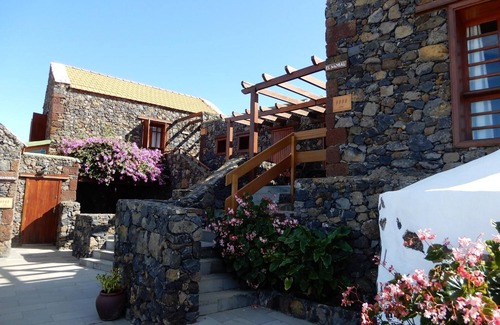 Mocanal House | Country House 'El Moral' with Sea View, Shared Terrace and Wi-Fi
