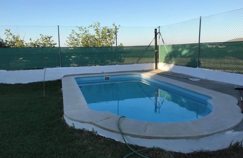 Fuente de Piedra Villa | Country House 'Cortijo Vista Alegre' with Lake View, Pool & Wi-Fi