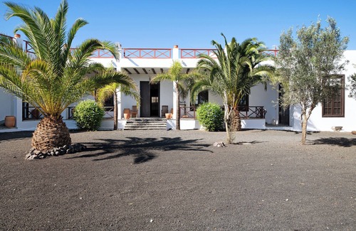 La Vegueta House | Country House 'Finca Emblemática - Nº6 Timbayba' with Mountain Views, Shared Pool and Wi-Fi