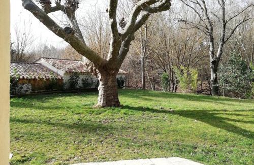 Villeneuve-Saint-Georges Villa | country house in Provence