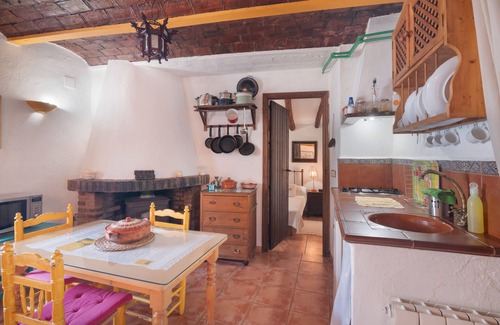 Jabugo House | Country House 'La Rana Verde De Abajo' with Mountain View, Private Pool and Wi-Fi